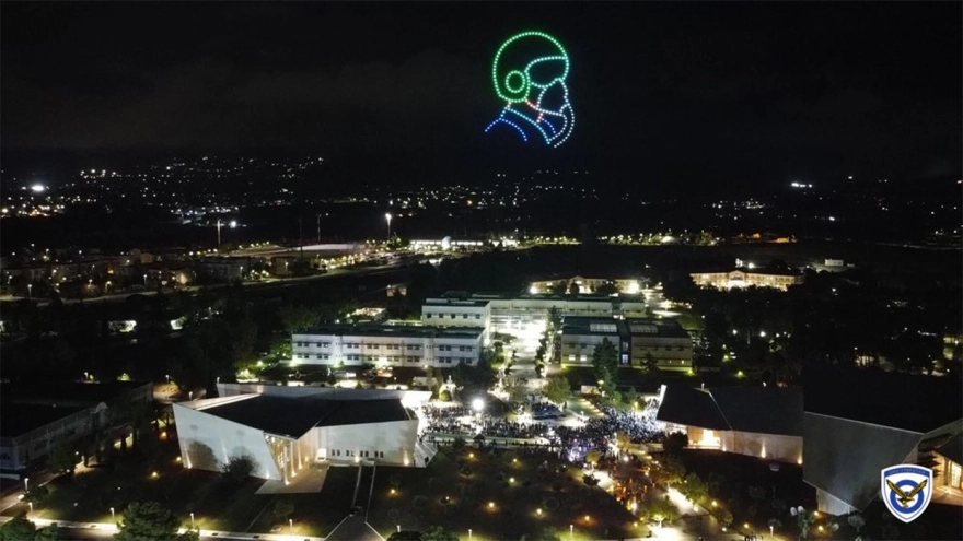 Θεαματικό σόου drones στη Σχολή Ικάρων – «Μπλε» μαχητικό κατέρριψε «κόκκινο» στον ουρανό ΦΩΤΟ-ΒΙΝΤΕΟ