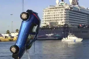 Πτώση αυτοκινήτου στο λιμάνι του Πειραιά, η κατάσταση του οδηγού