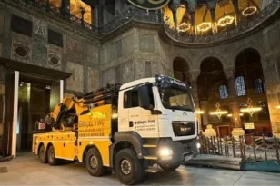 Ερωτήματα για την ασφάλεια της Αγίας Σοφίας μετά την είσοδο γερανών 45 τόνων – Βολές για τον τρόπο αποκατάστασης