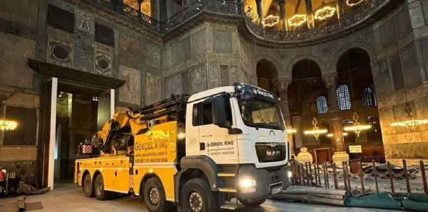 Ερωτήματα για την ασφάλεια της Αγίας Σοφίας μετά την είσοδο γερανών 45 τόνων - Βολές για τον τρόπο αποκατάστασης
