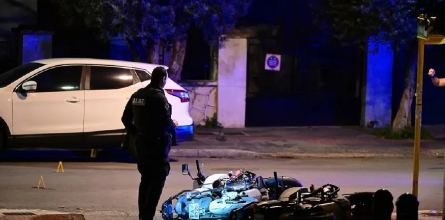 Καταδίωξη και τραυματισμοί αστυνομικών στον Άγιο Δημήτριο - Σεσημασμένος ο ένας από τους δράστες της διάρρηξης