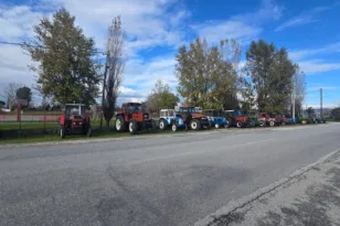 Θεσσαλία: Ξεκίνησαν οι αγροτικές κινητοποιήσεις με μπλόκα σε Λάρισα, Καρδίτσα και Τρίκαλα