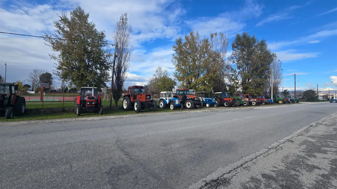 Θεσσαλία: Ξεκίνησαν οι αγροτικές κινητοποιήσεις με μπλόκα σε Λάρισα, Καρδίτσα και Τρίκαλα