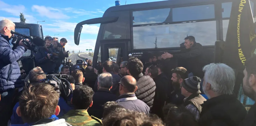 Τα μπλόκα των αγροτών έφεραν κυκλοφοριακές ρυθμίσεις - Σε ποιες περιοχές της χώρας