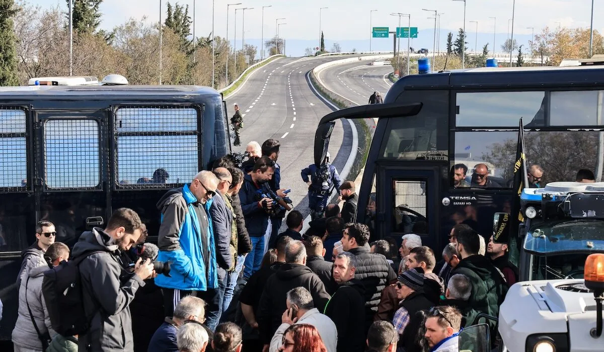 Ξανακλείνουν οι αγρότες τα σύνορα στους Ευζώνους -Ενίσχυση του μπλόκου με πάνω από 150 τρακτέρ