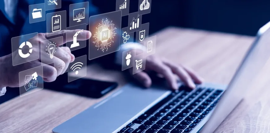 Οι Έλληνες μιλούν πιο άνετα για τα οικονομικά τους με ΑΙ συστήματα παρά με ανθρώπους