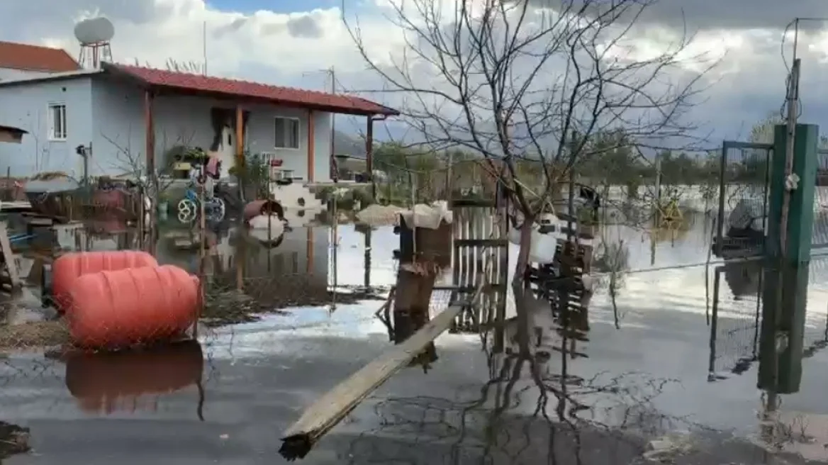 Αλβανία: Μία νεκρή και εκατοντάδες εκτοπισμένοι από τις χειρότερες πλημμύρες των τελευταίων δεκαετιών