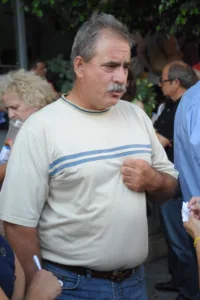 Παράνομοι μικροπωλητές «πνίγουν» τις λαϊκές της Πάτρας: Οι έλεγχοι της Αστυνομίας αραιώνουν, οι νόμιμοι παραγωγοί ασφυκτιούν Παράνομοι μικροπωλητές «πνίγουν» τις λαϊκές της Πάτρας: Οι έλεγχοι της Αστυνομίας αραιώνουν, οι νόμιμοι παραγωγοί ασφυκτιούν