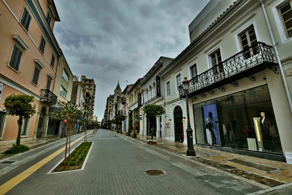 Παρεμβάσεις σε ιστορικά κτίρια και συνοικίες: Ο Δήμος Πατρέων παρουσιάζει το νέο αποτύπωμα αναπλάσεων