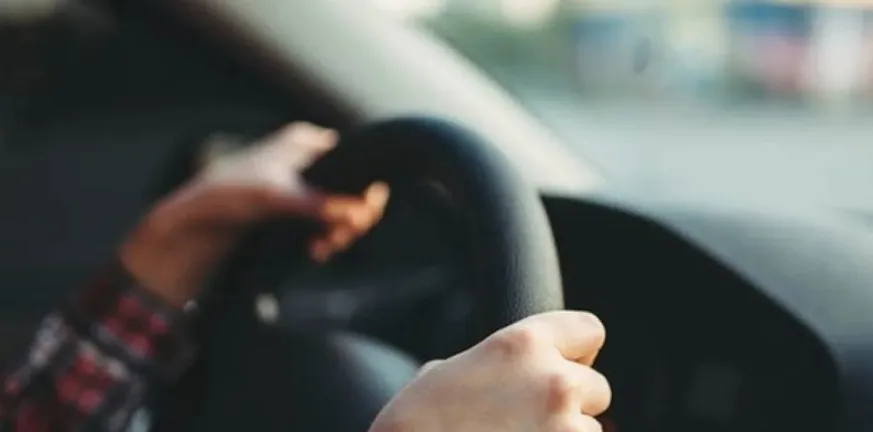 Πάτρα: 15χρονος οδηγούσε κλεμμένο αυτοκίνητο - 13χρονος συνοδηγός, σύλληψη και για τη μητέρα