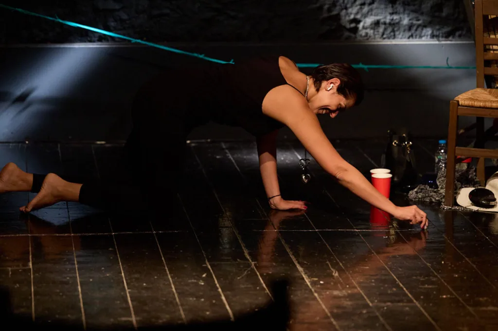 «Η Ανθρώπινη Φωνή» στο Act: ένα μονόπρακτο–εξομολόγηση που σπάει κόκαλα στην Πάτρα