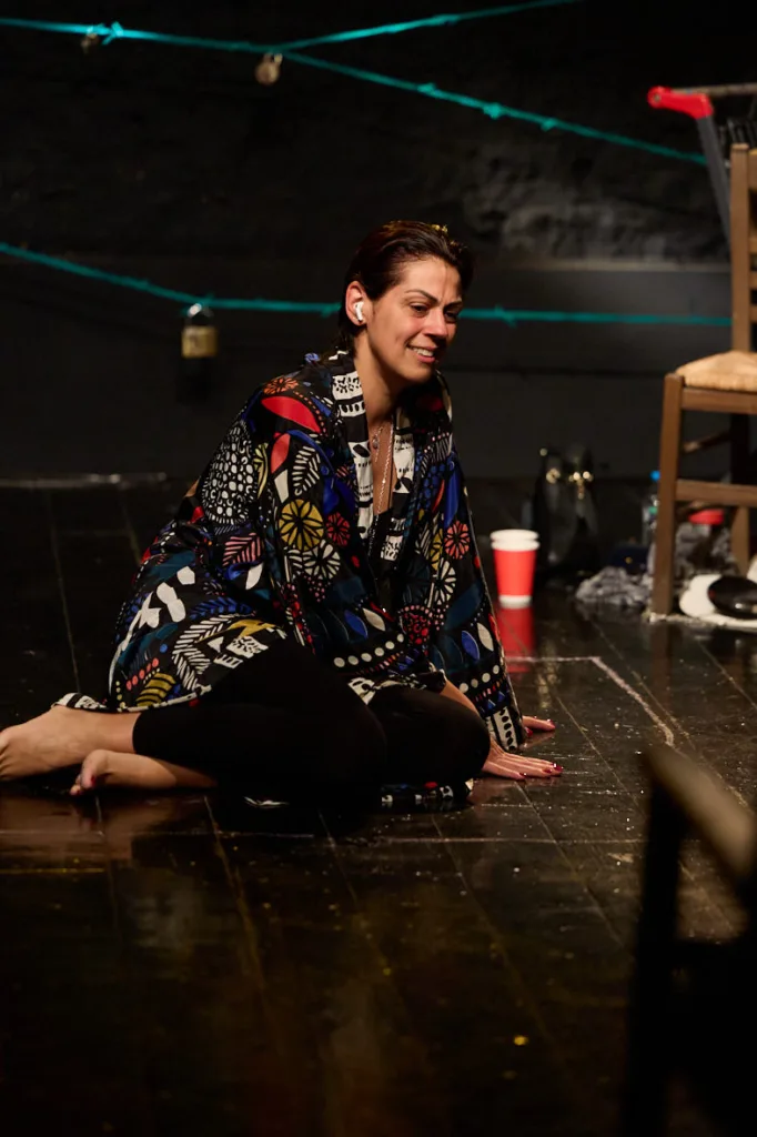 «Η Ανθρώπινη Φωνή» στο Act: ένα μονόπρακτο–εξομολόγηση που σπάει κόκαλα στην Πάτρα