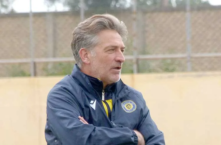 Τελειώνει με προπονητή η Παναχαϊκή