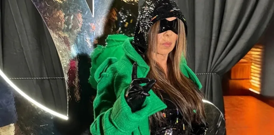 Η εκκεντρική εμφάνιση της Αντζελας Δημητρίου ΦΩΤΟ