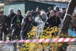 Ουκρανία: Θλίψη στο Τερνόπιλ για τα ρωσικά πλήγματα, στους 26 οι νεκροί