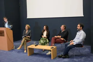 Με 9.000 επισκέπτες ολοκληρώθηκε η έκθεση του Robert McCabe στο Αρχαιολογικό Μουσείο Πατρών