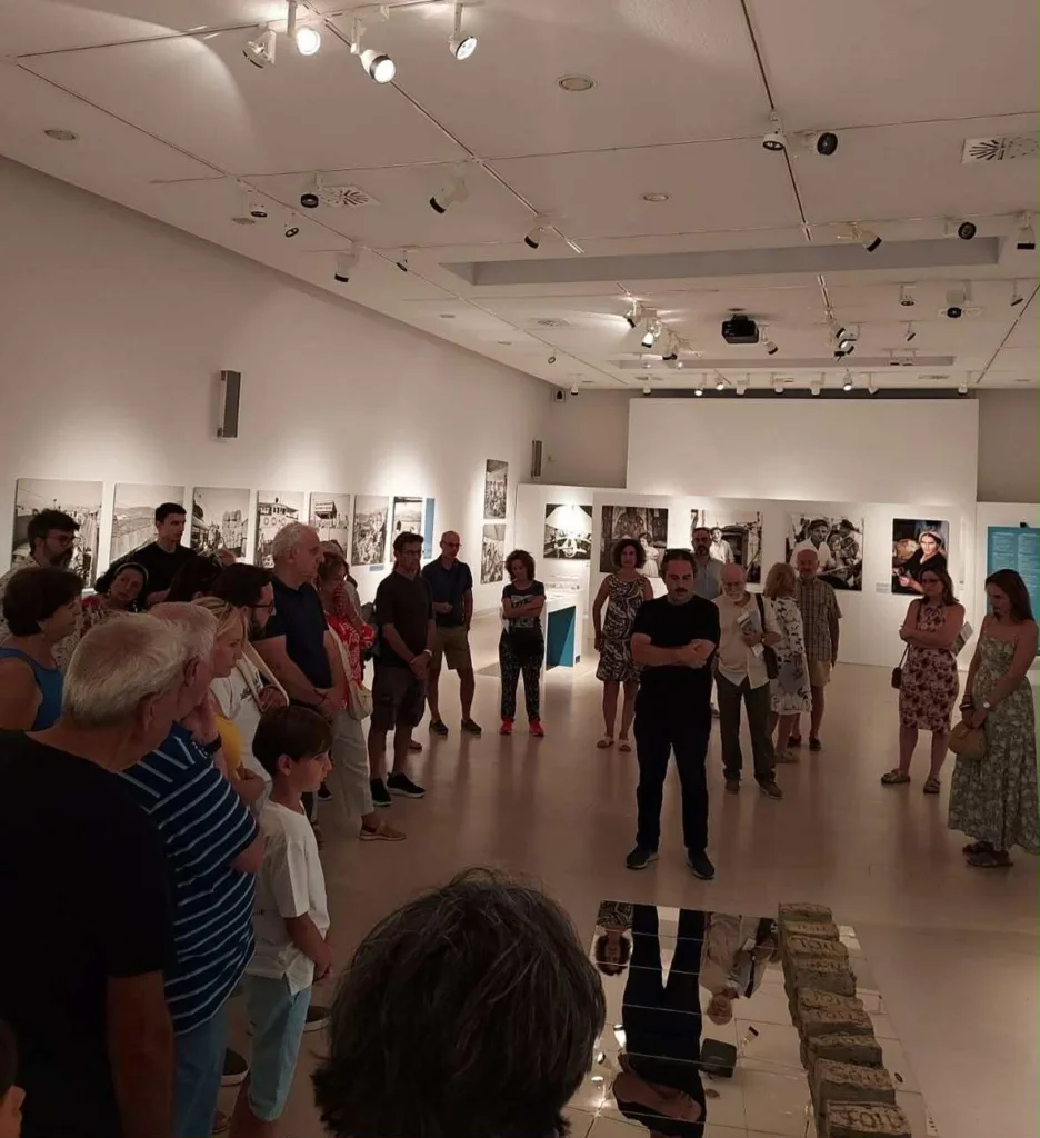 Με 9.000 επισκέπτες ολοκληρώθηκε η έκθεση του Robert McCabe στο Αρχαιολογικό Μουσείο Πατρών Με 9.000 επισκέπτες ολοκληρώθηκε η έκθεση του Robert McCabe στο Αρχαιολογικό Μουσείο Πατρών