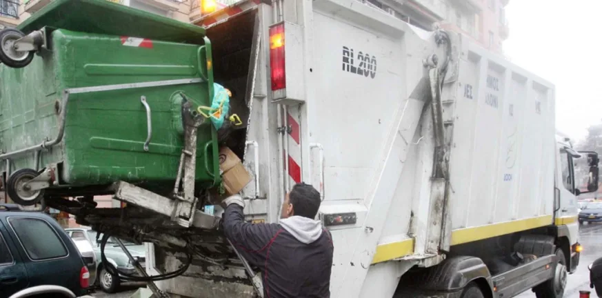 Βόνιτσα: Υπάλληλος καθαριότητας χτύπησε σοβαρά στο κεφάλι πέφτοντας από απορριμματοφόρο
