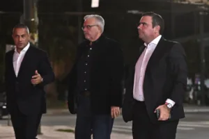 Κίμπερλι Γκίλφοϊλ: Λαμπερό πάρτι στον Αργυρό, ποιοι πολιτικοί και επιχειρηματίες παρέστησαν ΦΩΤΟ-ΒΙΝΤΕΟ Κίμπερλι Γκίλφοϊλ: Λαμπερό πάρτι στον Αργυρό, ποιοι πολιτικοί και επιχειρηματίες παρέστησαν ΦΩΤΟ-ΒΙΝΤΕΟ