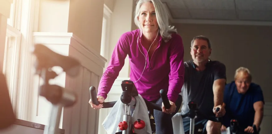 Ηλικία και άσκηση: Πώς να προσαρμόσουμε τη γυμναστική μετά τα 50