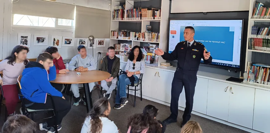 ΕΛΑΣ: Ενημερωτικές ομιλίες σε μαθητές του Ειδικού Επαγγελματικού Γυμνασίου - Λυκείου Μεσολογγίου ΦΩΤΟ
