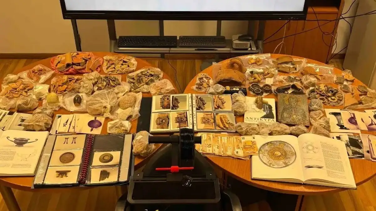 Είχε στην κατοχή του θησαυρό με 474 αντικείμενα Ελληνιστικών και Μυκηναϊκών χρόνων και αρχαία νομίσματα, ΦΩΤΟ, ΒΙΝΤΕΟ Είχε στην κατοχή του θησαυρό με 474 αντικείμενα Ελληνιστικών και Μυκηναϊκών χρόνων και αρχαία νομίσματα, ΦΩΤΟ, ΒΙΝΤΕΟ