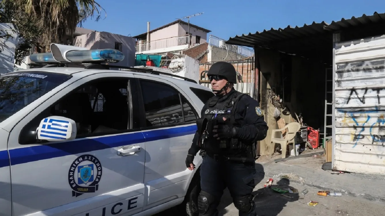 Επιχείρηση «Ρομά»: Σε εφαρμογή από αύριο το ειδικό σχέδιο της ΕΛΑΣ - 24ωρη παρουσία, έλεγχοι και ομάδες διαμεσολάβησης Επιχείρηση «Ρομά»: Σε εφαρμογή από αύριο το ειδικό σχέδιο της ΕΛΑΣ - 24ωρη παρουσία, έλεγχοι και ομάδες διαμεσολάβησης