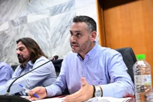 Επεισόδιο στο Δημαρχείο Λάρισας: Επίθεση πολίτη σε αντιδήμαρχο για εργασιακή υπόθεση της συζύγου του