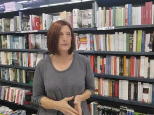 Η Πάτρα αναζητά την «Ιθάκη»: Μεγάλο το κύμα προσμονής αναγνωστών στα τοπικά βιβλιοπωλεία για το βιβλίο Τσίπρα