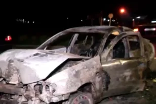 Θεσσαλονίκη: Αυτοκίνητο έπεσε σε κολόνα ηλεκτροφωτισμού και έγινε παρανάλωμα του πυρρός! ΦΩΤΟ