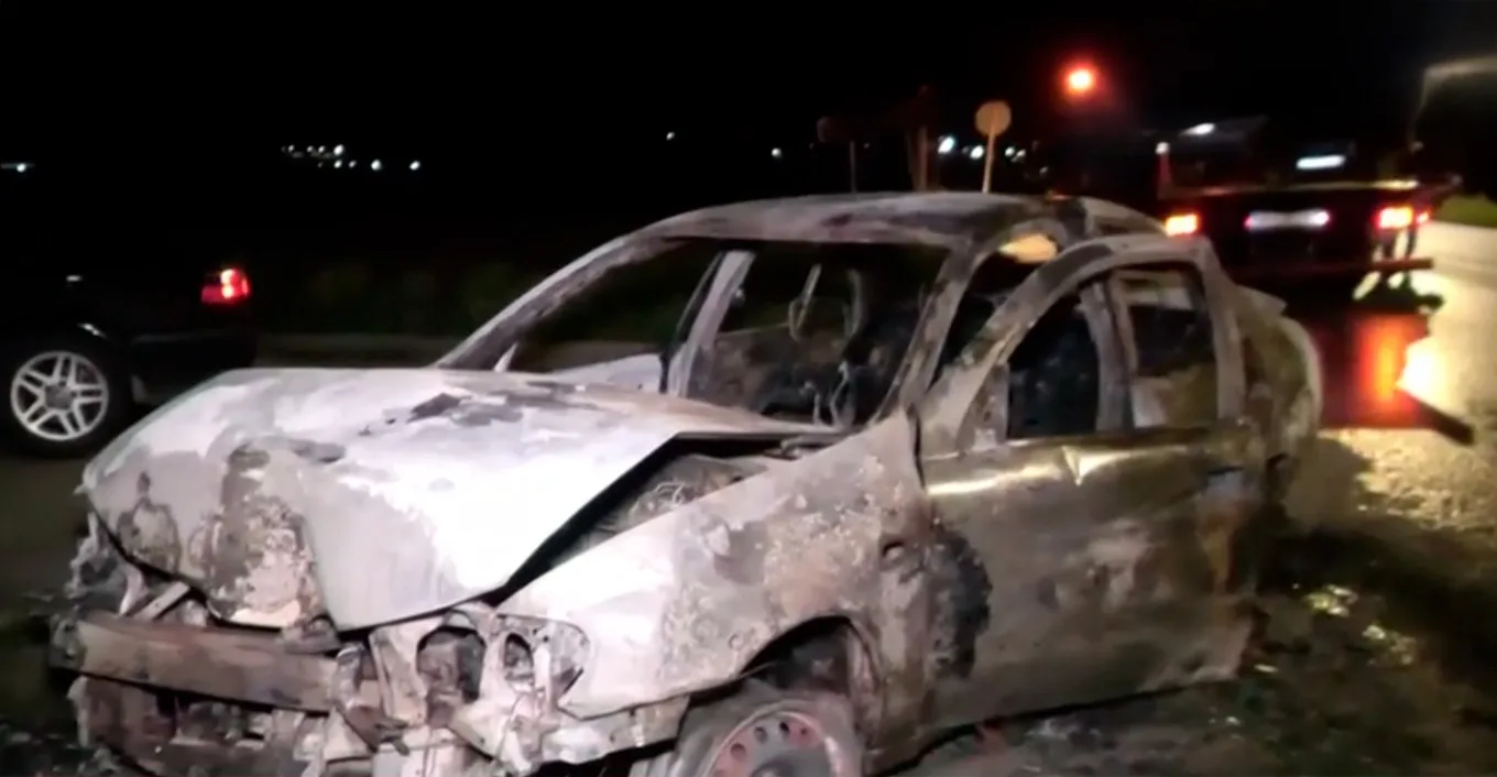 Θεσσαλονίκη: Αυτοκίνητο έπεσε σε κολόνα ηλεκτροφωτισμού και έγινε παρανάλωμα του πυρρός! ΦΩΤΟ Θεσσαλονίκη: Αυτοκίνητο έπεσε σε κολόνα ηλεκτροφωτισμού και έγινε παρανάλωμα του πυρρός! ΦΩΤΟ