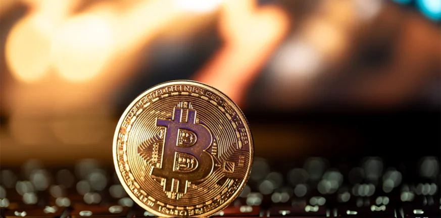 To Bitcoin έχασε όλα τα κέρδη του 2025 - Έπεσε κάτω και από τα $90.000