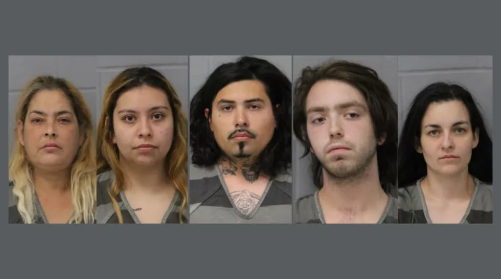 Τέξας: Οικογένεια κρατούσε για μήνες αλυσοδεμένη γυναίκα και την βασάνιζε - «Έπαιζαν» μαζί της για μήνες Τέξας: Οικογένεια κρατούσε για μήνες αλυσοδεμένη γυναίκα και την βασάνιζε - «Έπαιζαν» μαζί της για μήνες