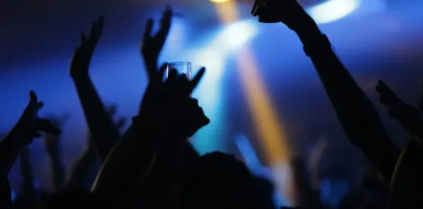 Πάτρα: Συλλήψεις σε καταστήματα διασκέδασης για ηχορύπανση