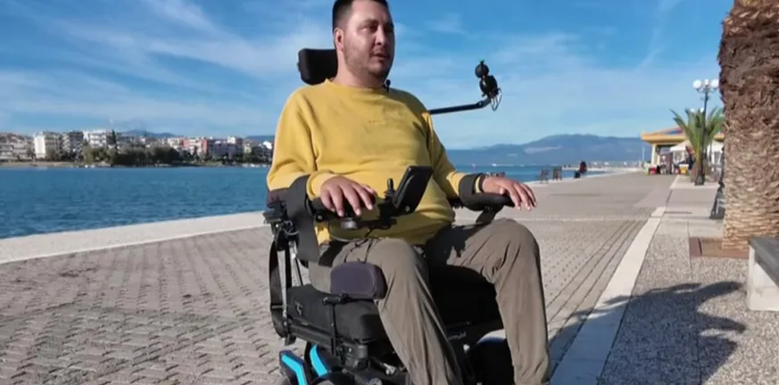 «Είχα κάνει κι ένα τάμα για τον αδελφό μου. Κατάλαβα εξ αρχής ότι παρέλυσα, ο Θεός δεν είναι τιμωρός», συγκλονίζει ο Γιάννης Δαμιανός