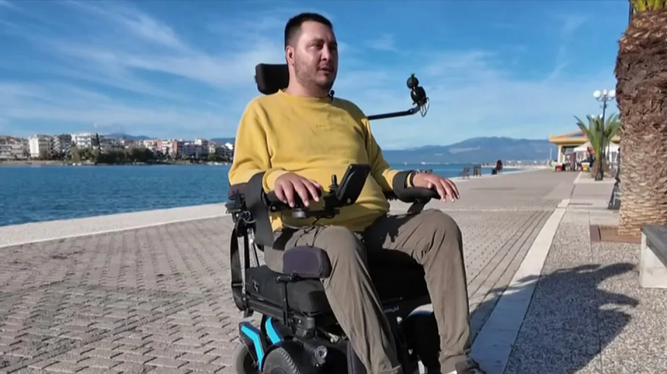 «Είχα κάνει κι ένα τάμα για τον αδελφό μου. Κατάλαβα εξ αρχής ότι παρέλυσα, ο Θεός δεν είναι τιμωρός», συγκλονίζει ο Γιάννης Δαμιανός