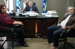 Πάτρα: Παράσταση διαμαρτυρίας εκπαιδευτικών, συνάντηση με Δελέγκο