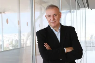 Δημοσθένης Δαββέτας στην «Π»: «Ερμηνεύω τη ζωή μέσα από το πάθος»