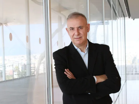 Δημοσθένης Δαββέτας στην «Π»: «Ερμηνεύω τη ζωή μέσα από το πάθος»