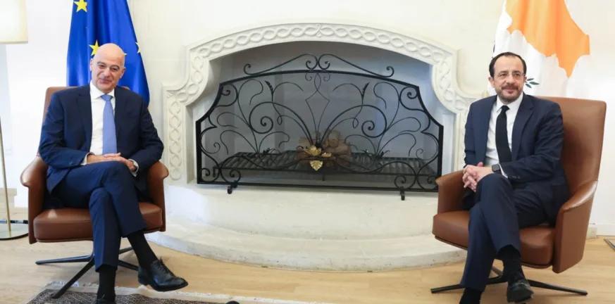 Στην Κύπρο ο Δένδιας με Πάλμα και Χριστοδουλίδη: SAFE, συμπαραγωγές και Τουρκία στο επίκεντρο