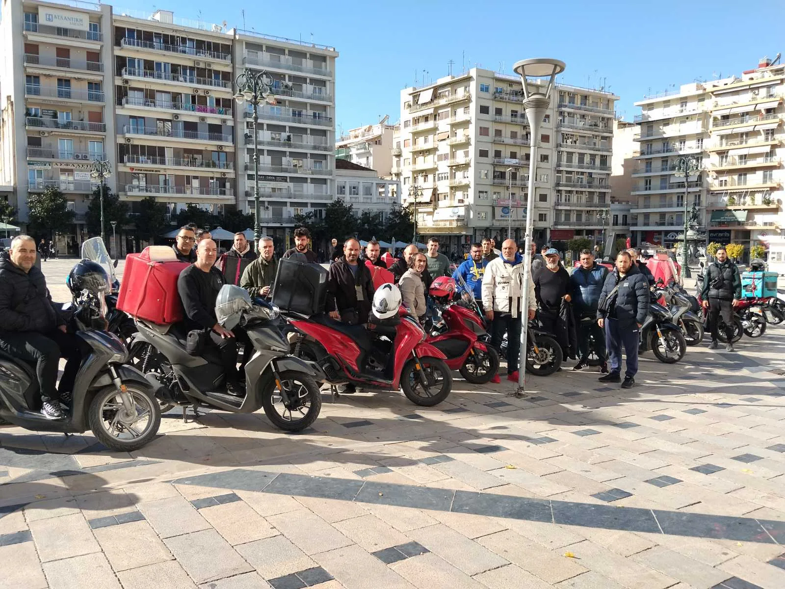 Πάτρα - Διανομείς: Στους δρόμους, αλλά για... διαμαρτυρία - Ποια τα αιτήματά τους