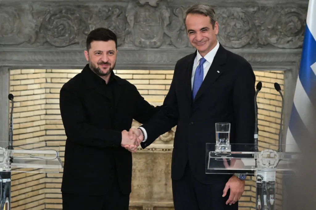 Έξι ώρες στην Αθήνα: Ενεργειακές συμφωνίες, άμυνα και κοινή γραμμή για την ειρήνη στο επίκεντρο της επίσκεψης Ζελένσκι Έξι ώρες στην Αθήνα: Ενεργειακές συμφωνίες, άμυνα και κοινή γραμμή για την ειρήνη στο επίκεντρο της επίσκεψης Ζελένσκι