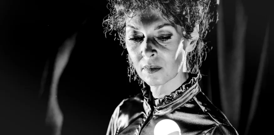 Δήμητρα Παπαδήμα: «Η Πηνελόπη Δέλτα είναι μια φωτιά που δεν σβήνει - Με καίει και με γεννά ξανά»