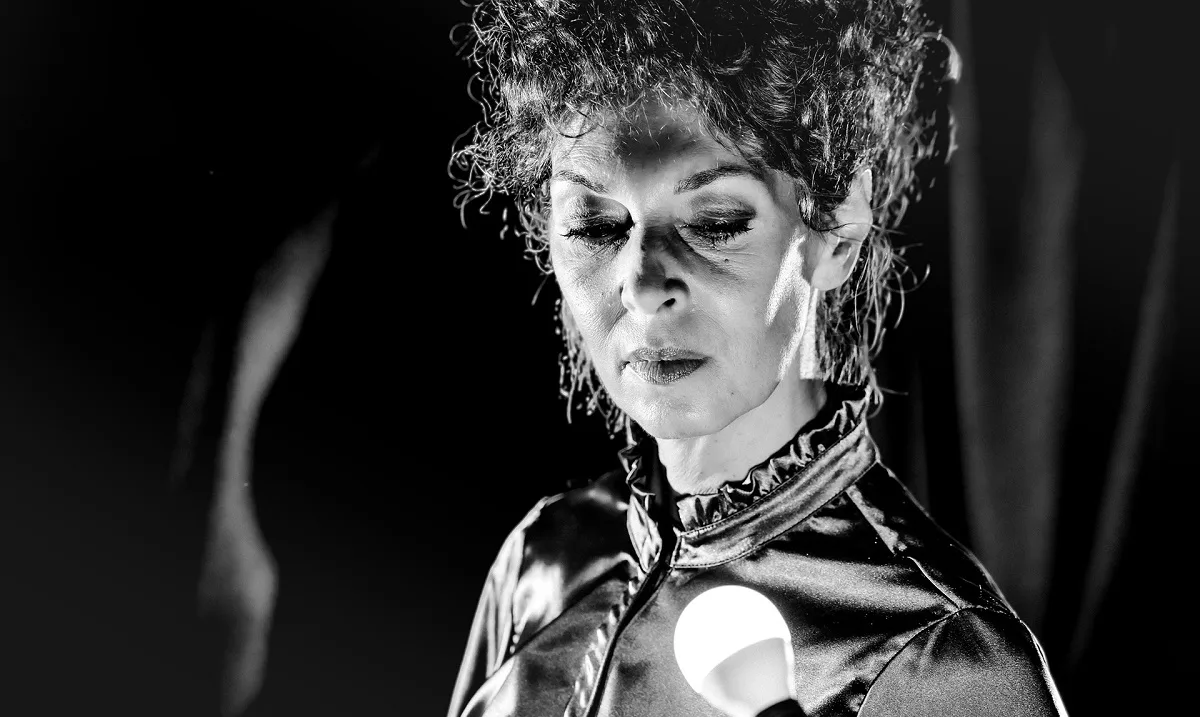 Δήμητρα Παπαδήμα: «Η Πηνελόπη Δέλτα είναι μια φωτιά που δεν σβήνει - Με καίει και με γεννά ξανά» Δήμητρα Παπαδήμα: «Η Πηνελόπη Δέλτα είναι μια φωτιά που δεν σβήνει - Με καίει και με γεννά ξανά»