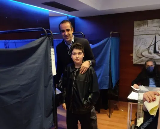 Μαζί με τον γιο του ψήφισε στις εκλογές της ΝΔ ο Γρηγόρης Δημητριάδης