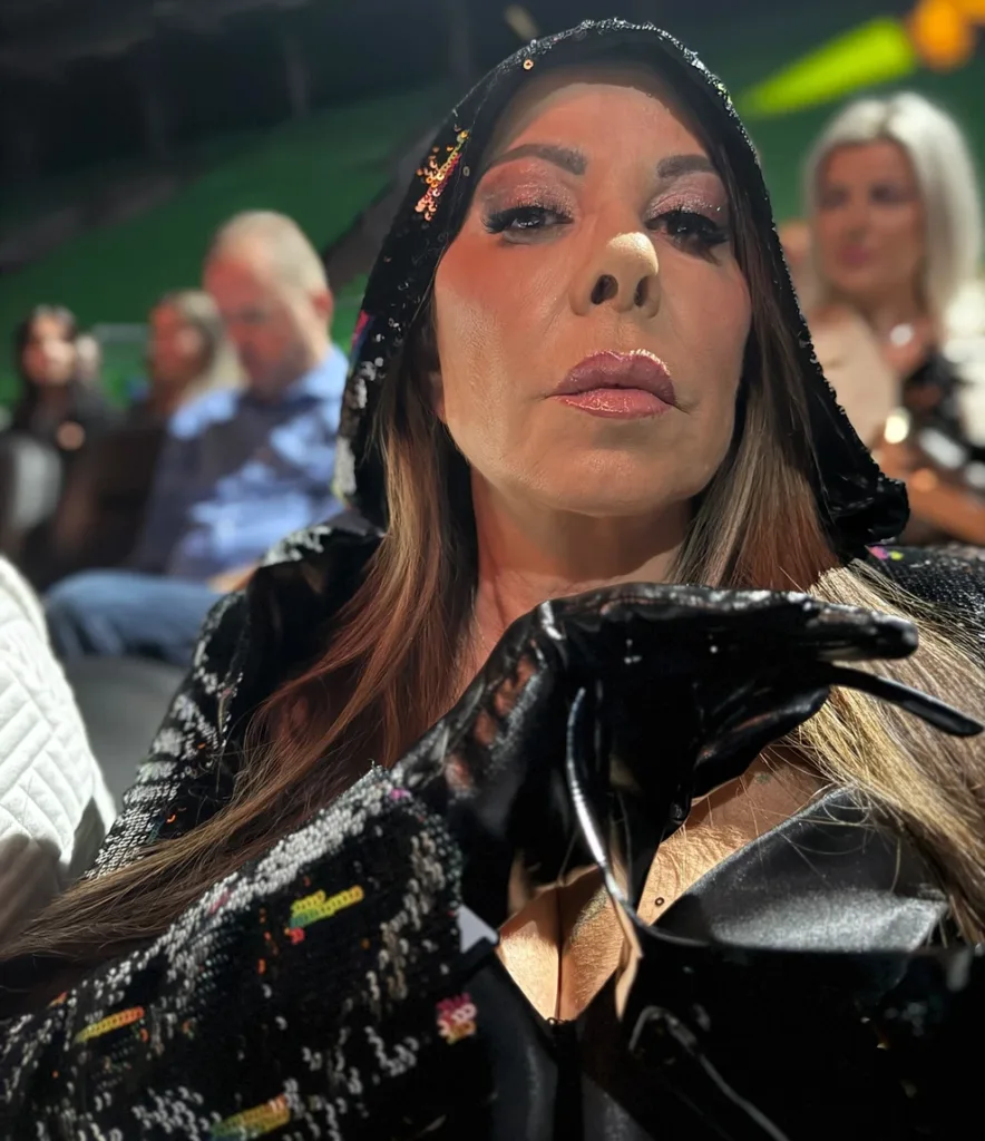 Η εκκεντρική εμφάνιση της Αντζελας Δημητρίου ΦΩΤΟ