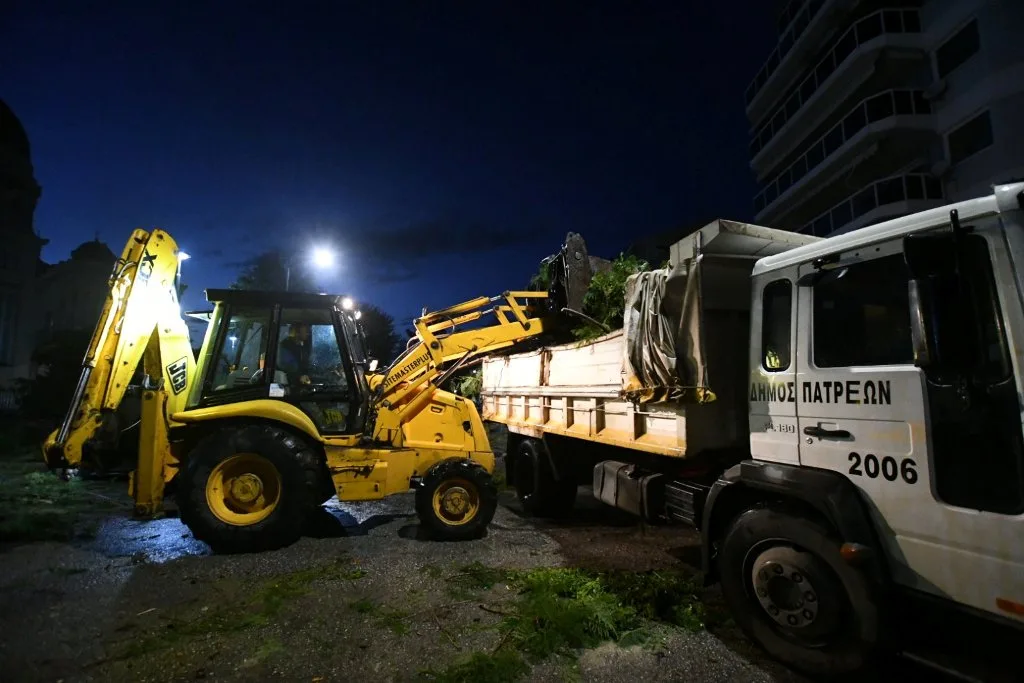 Πάτρα: Συνεχίζεται ο καθαρισμός των «πληγών» της κακοκαιρίας ΦΩΤΟ
