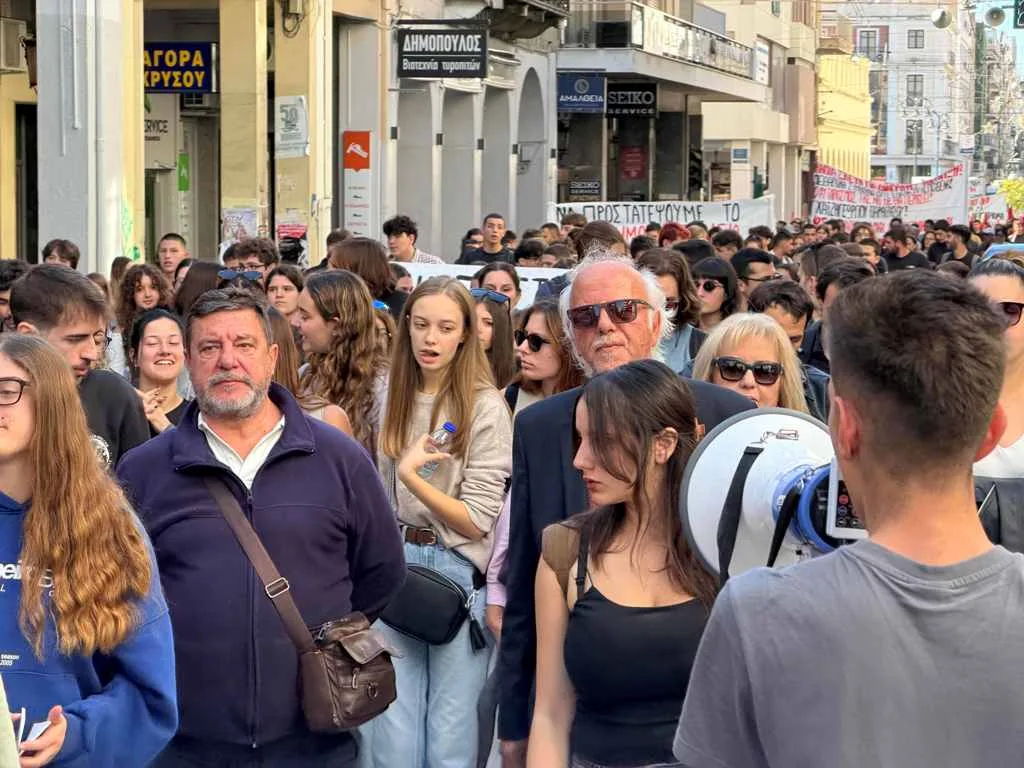 Η Δημοτική Αρχή Πατρέων στο Πανεκπαιδευτικό Συλλαλητήριο: «Η παιδεία δεν είναι εξεταστικό κέντρο» Η Δημοτική Αρχή Πατρέων στο Πανεκπαιδευτικό Συλλαλητήριο: «Η παιδεία δεν είναι εξεταστικό κέντρο»