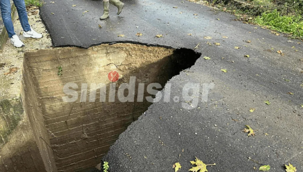 Μοναστηράκι: Ξεχείλισε χείμαρρος, «άνοιξαν» δρόμοι, κλειστό το σχολείο ΦΩΤΟ