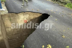 Μοναστηράκι: Ξεχείλισε χείμαρρος, «άνοιξαν» δρόμοι, κλειστό το σχολείο ΦΩΤΟ